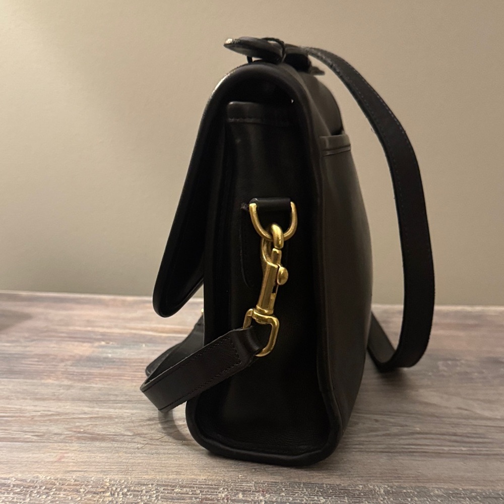Vintage Coach Court 9870 Black Leather Crossbody Bag with Gold Accents - Picture 8 of 13